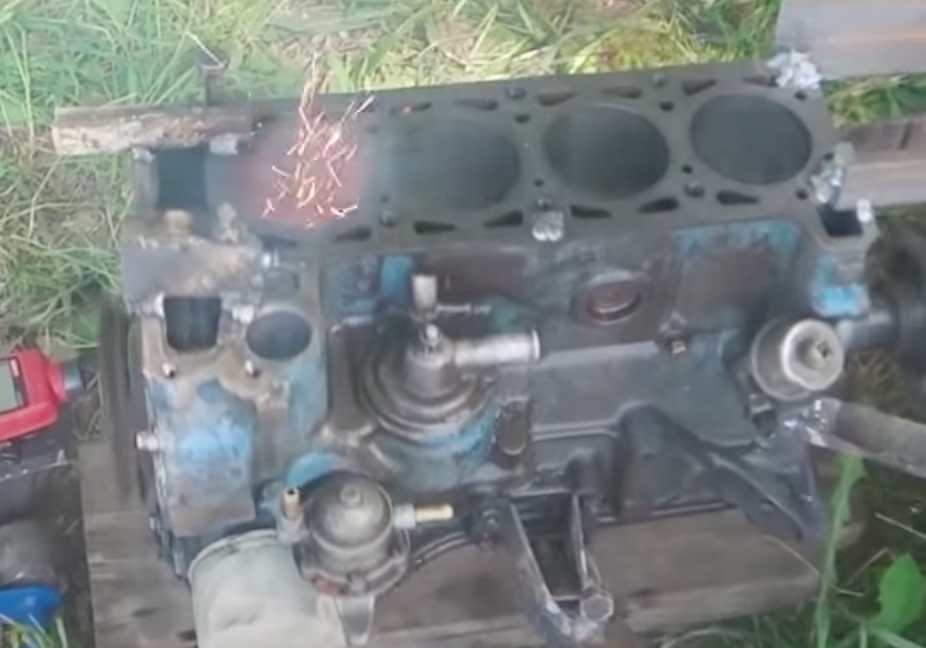 Watch A Headless Lada Engine Be Spun Up Until A Piston Flies Out